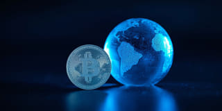 Cryptomunt afgebeeld als onderdeel van de bredere wereldwijde financiële markten